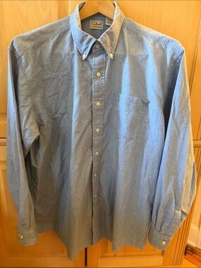 Vintage L.L. Bean Men's chambray Blue Button-Down Shirt with Chest Pocket